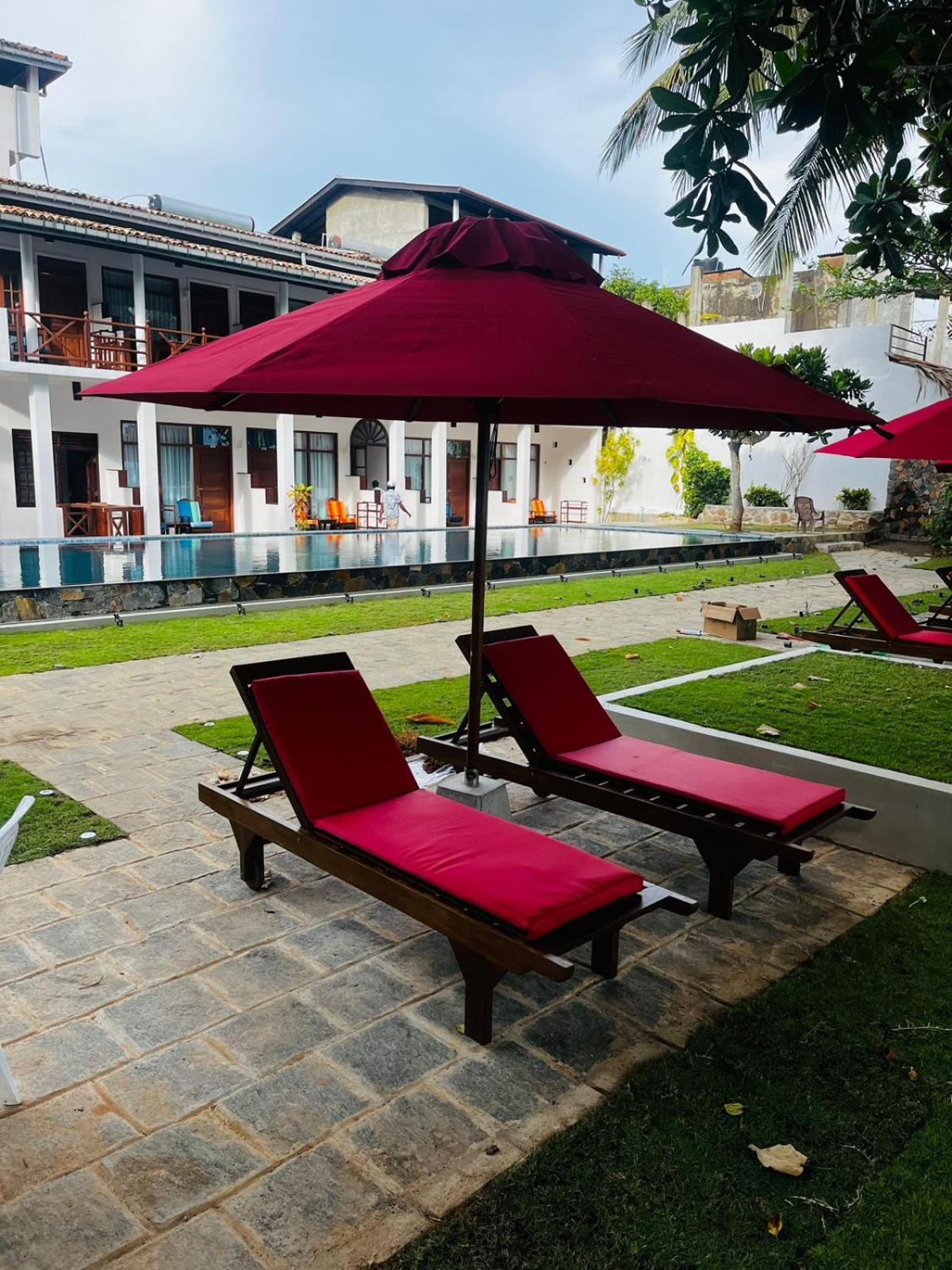 Surf Sea Breeze Apartments Mirissa Exterior photo