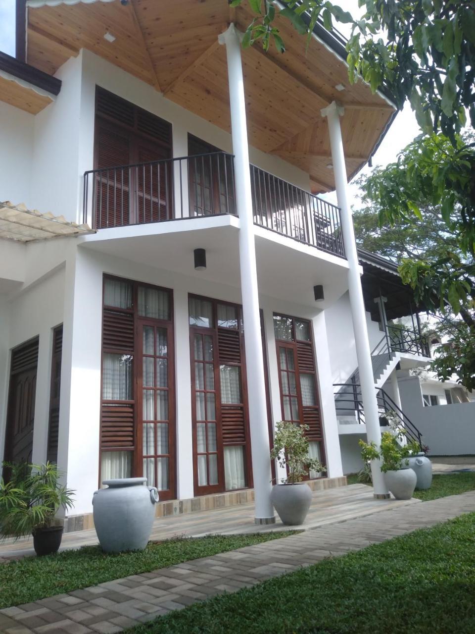 Surf Sea Breeze Apartments Mirissa Exterior photo